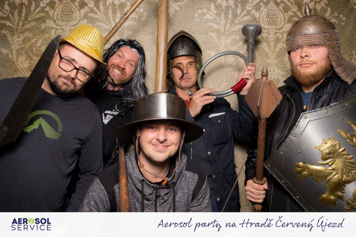 Aerosol party na hradě Červený Újezd